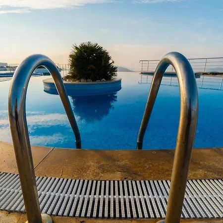 Grand Sea View Aparts